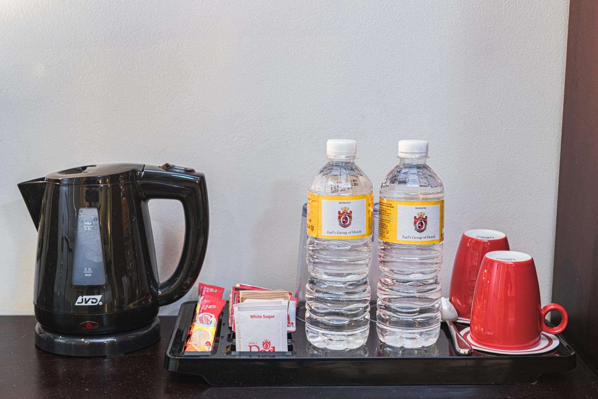 Earl'S Red Colombo Hotel Room photo